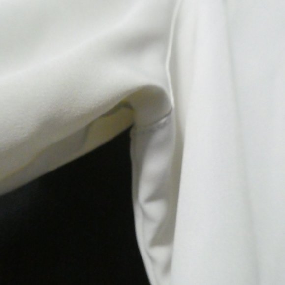 SUSAN HUTTON | size 12 | Elegant White Blouse with Embroidered Detailing - Picture 9 of 16
